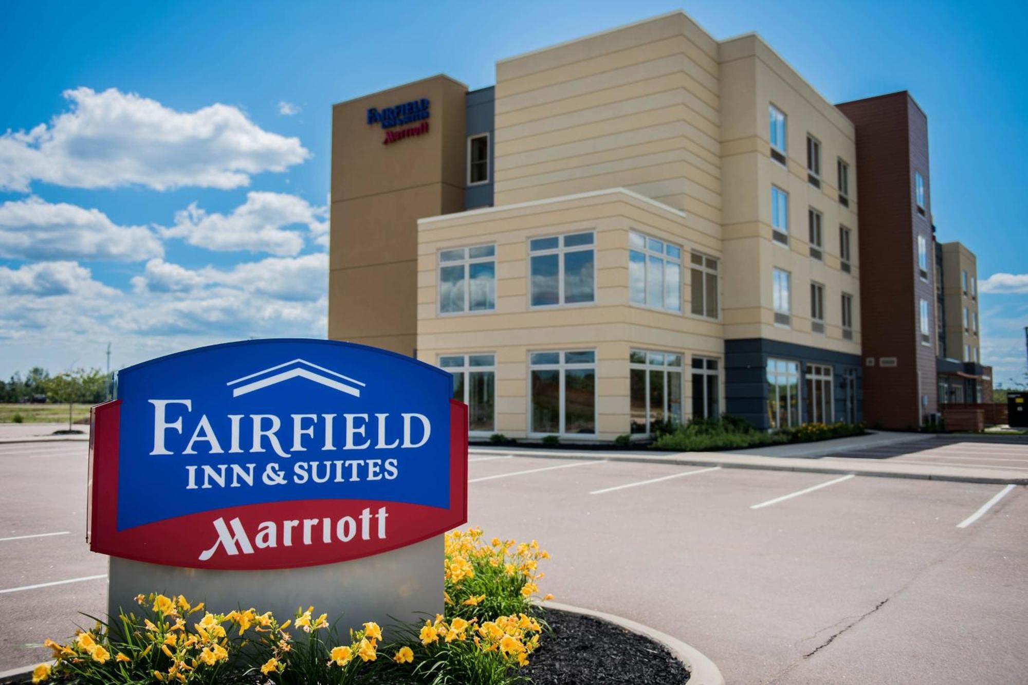 Fairfield Inn & Suites By Marriott Moncton Exterior photo