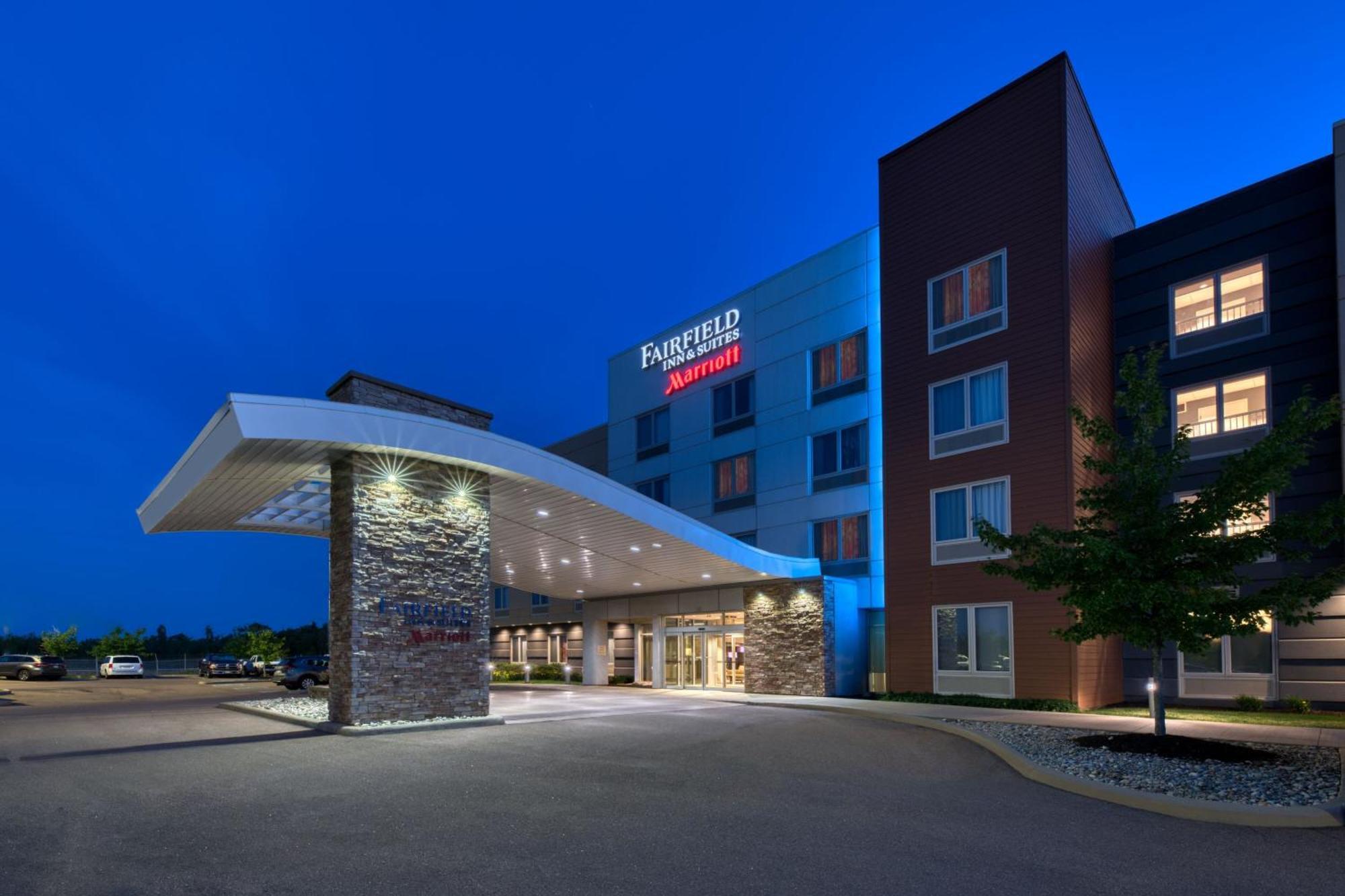 Fairfield Inn & Suites By Marriott Moncton Exterior photo